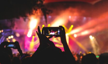 objevte vzrušující svět videoherní hudby na koncertech, kde se propojují vaše oblíbené melodie a živé vystoupení. připravte se na nezapomenutelné zážitky plné nostalgie a nových interpretací ikonických skladeb!