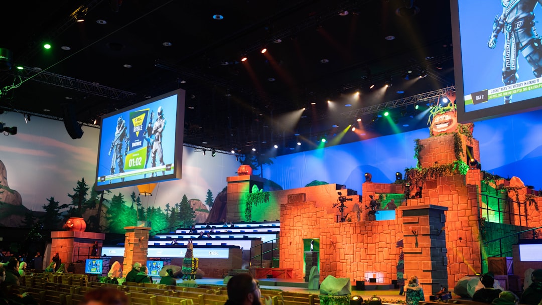 objevte fascinující svět fortnite, populární multiplayerové hry, kde můžete budovat, bojovat a spolupracovat s přáteli. připojte se k tisícům hráčů a prozkoumávejte dynamické mapy a vzrušující herní režimy!